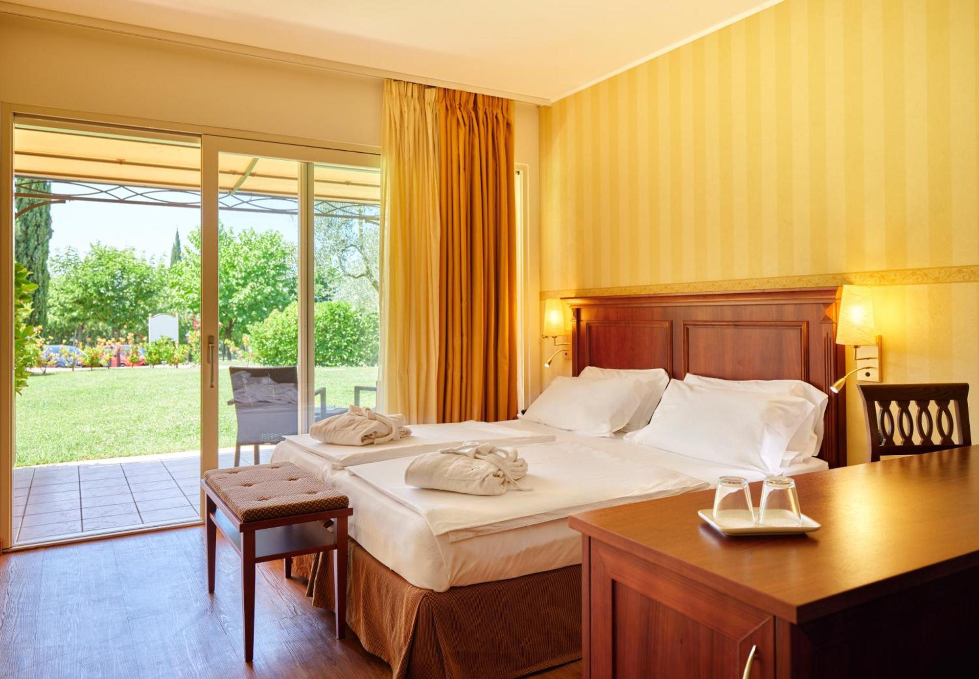 Hotel Boffenigo - The Golden Hour Costermano Exterior photo